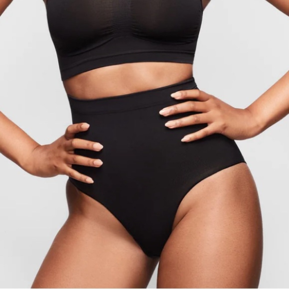 SKIMS mid waist sculpting brief in onyx